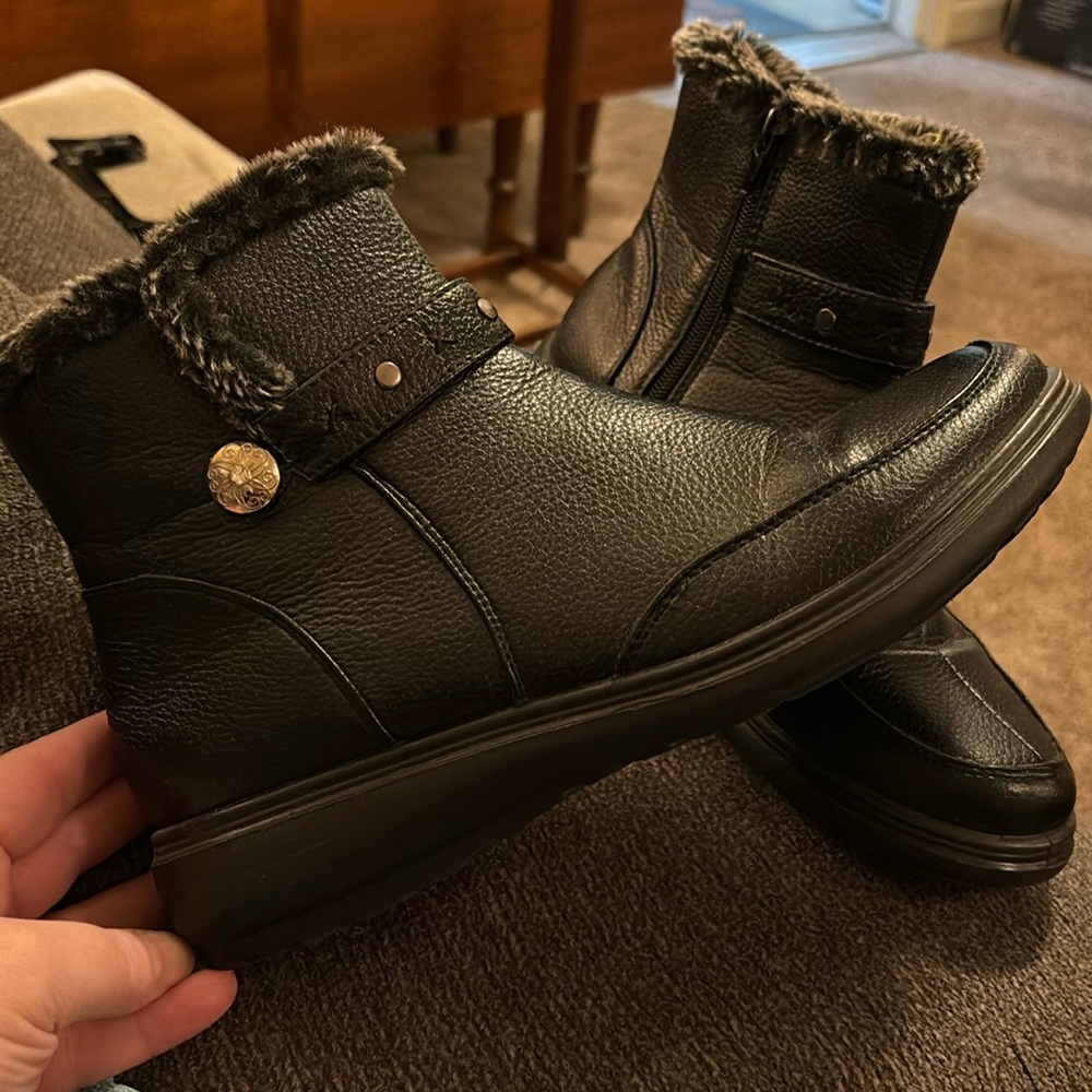 Cute black boots with silver accents. EUC